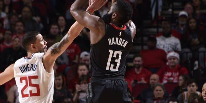  布克空砍45分太阳憾负快船遭遇赛季第10败